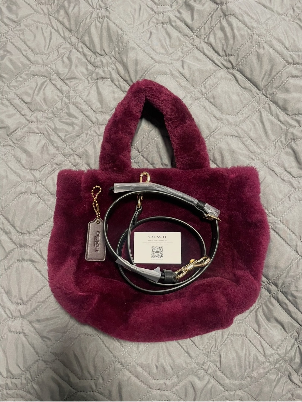 COACH Tote Bag CM177 Small Tote Shearling Fur Bordeaux Purse. - Picture 3 of 3